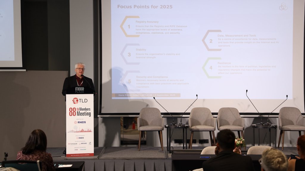 Hans Petter Holen presents the RIPE NCC Update at APTLD 88 in Belgrade.