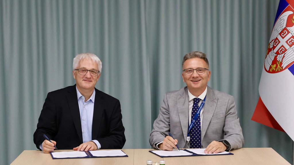 Hans Petter Holen and Dr. Mihailo Jovanović sign the MoU in Belgrade.