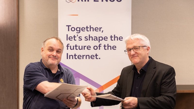 MoU signing - Hans Petter and Alex de Joode