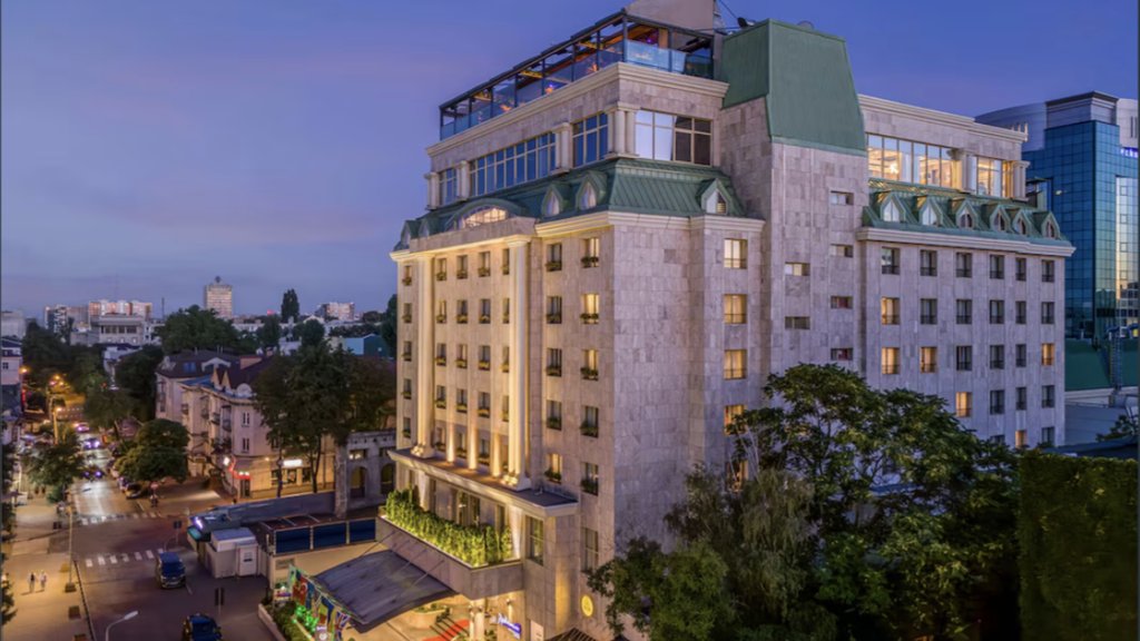 Photograph of the exterior of the Radisson Blu Leogrand Hotel Chișinău