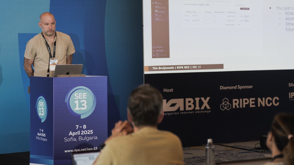 Tim Bruijnzeels giving a presentation