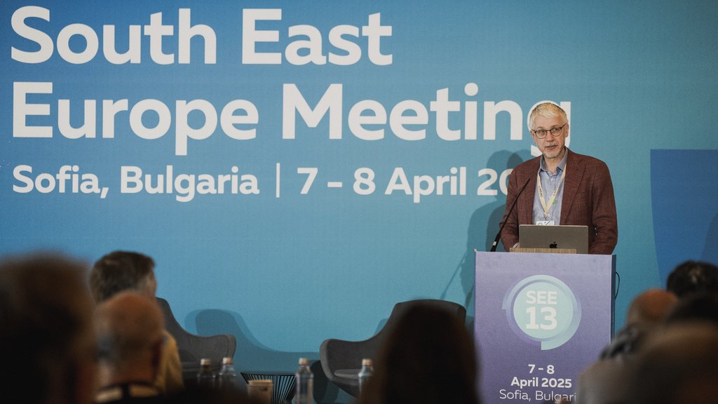 Cornel Barbut giving a presentation